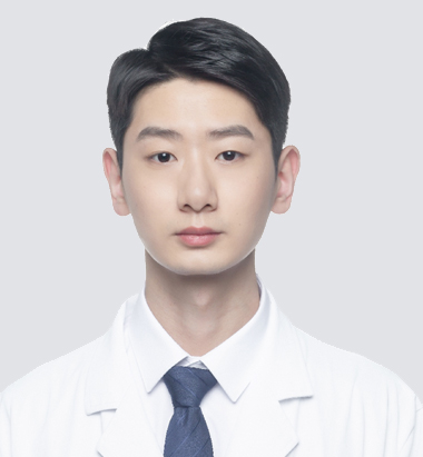 王　昊丨执业医师
